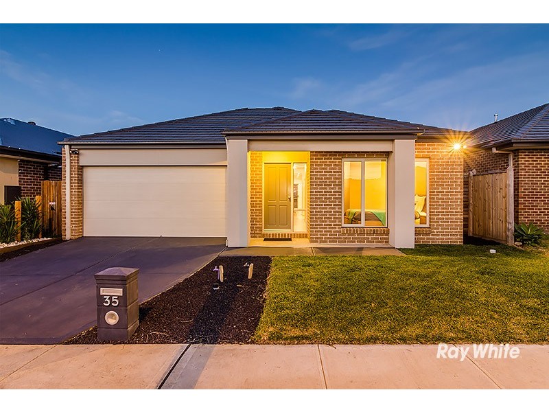 35 St Clair Avenue, Cranbourne West VIC 3977