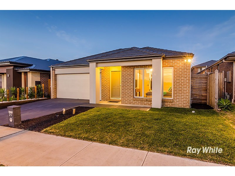 35 St Clair Avenue, Cranbourne West VIC 3977