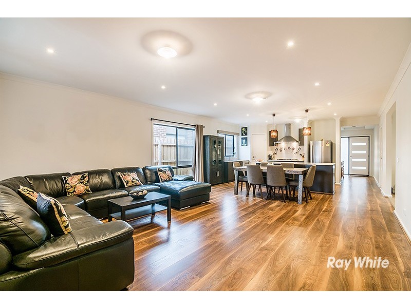 8 Fairlane Court, Cranbourne East VIC 3977