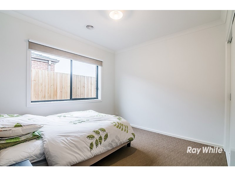 8 Fairlane Court, Cranbourne East VIC 3977
