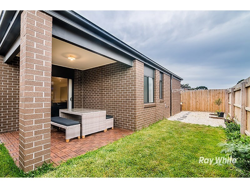 8 Fairlane Court, Cranbourne East VIC 3977