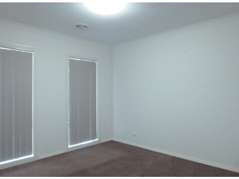 15 Pharaoh Drive, Cranbourne VIC 3977