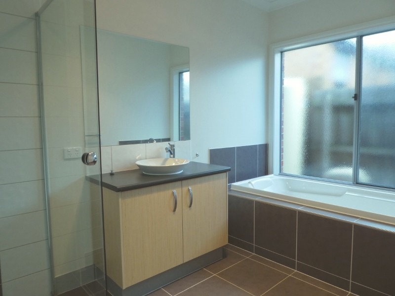 15 Pharaoh Drive, Cranbourne VIC 3977