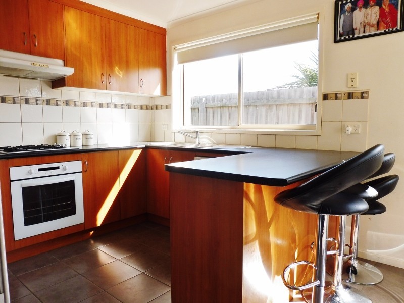 1/30 Jasa Crescent, Cranbourne West VIC 3977