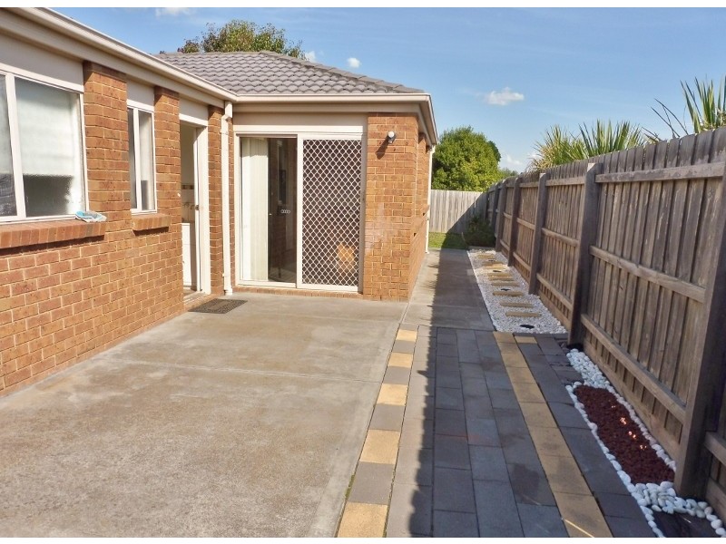 1/30 Jasa Crescent, Cranbourne West VIC 3977