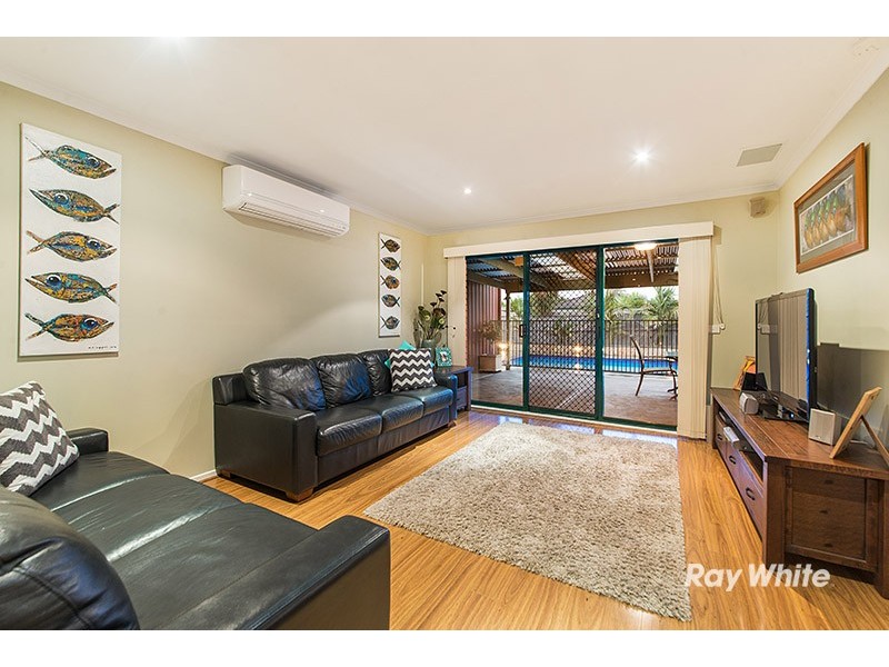 10 Willora Crescent, Cranbourne West VIC 3977