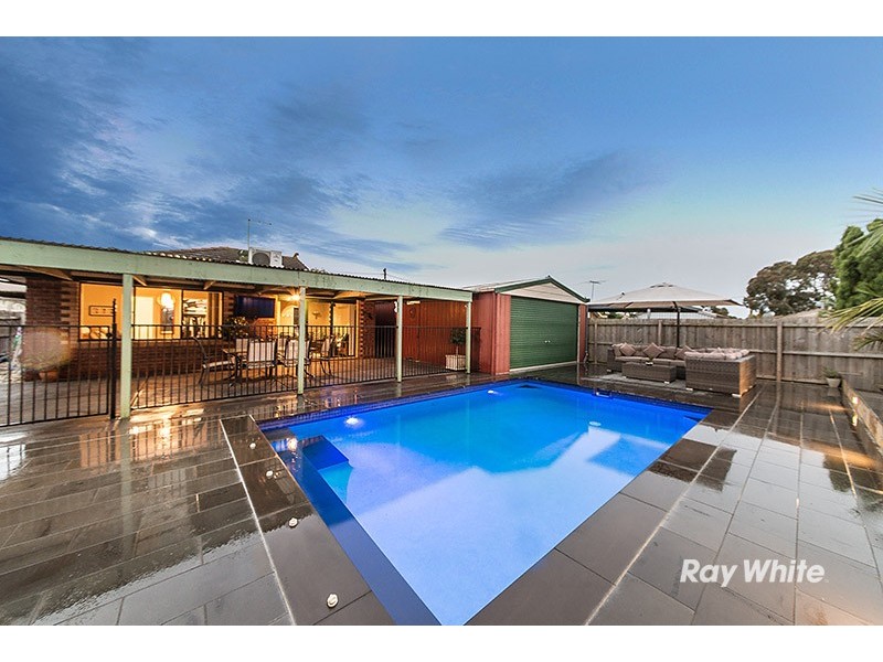 10 Willora Crescent, Cranbourne West VIC 3977