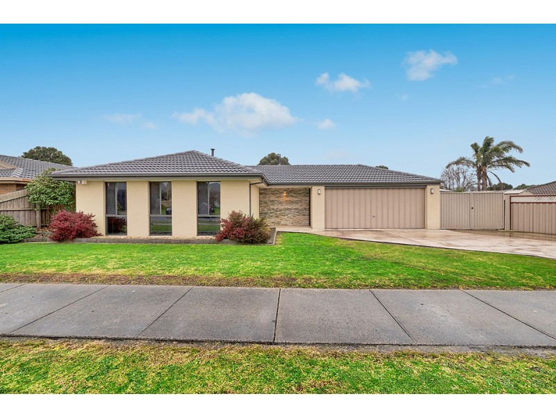 3 Hoop Pine Court, Cranbourne North VIC 3977