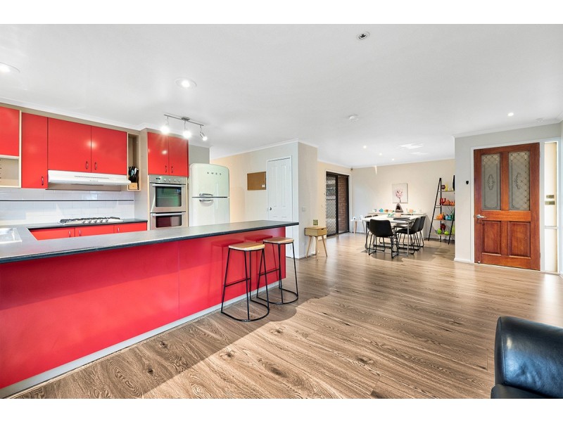 3 Hoop Pine Court, Cranbourne North VIC 3977