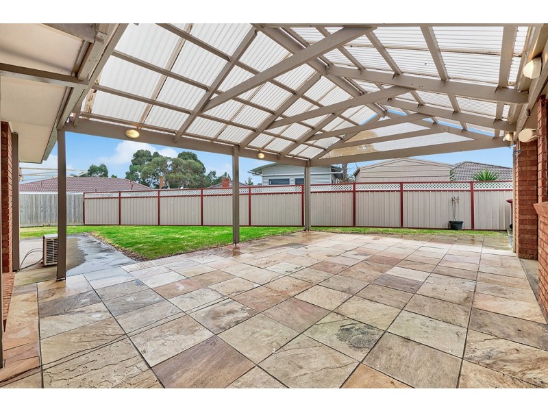 3 Hoop Pine Court, Cranbourne North VIC 3977