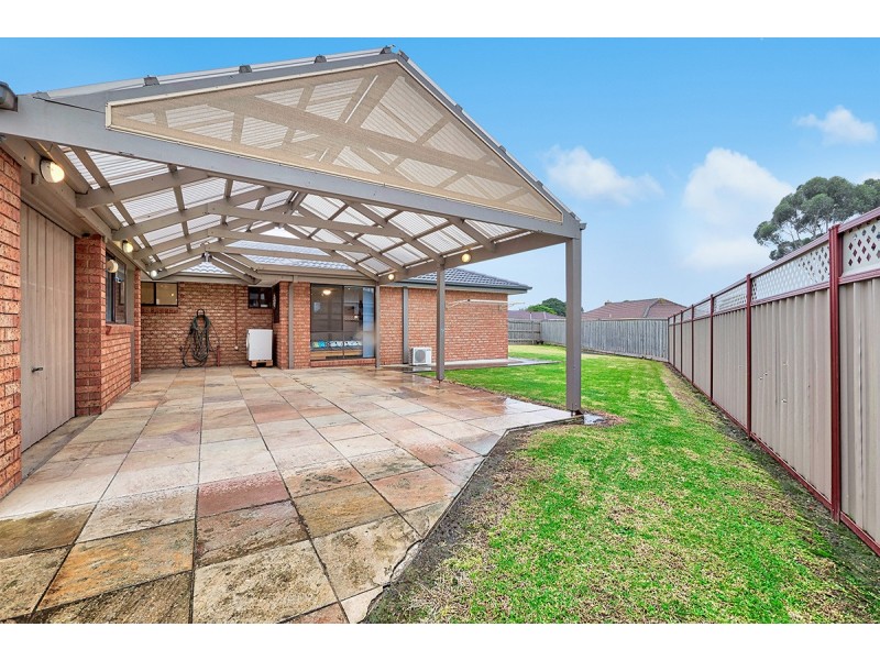 3 Hoop Pine Court, Cranbourne North VIC 3977