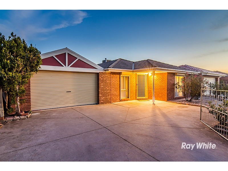 27 Cornwell Crescent, Cranbourne East VIC 3977