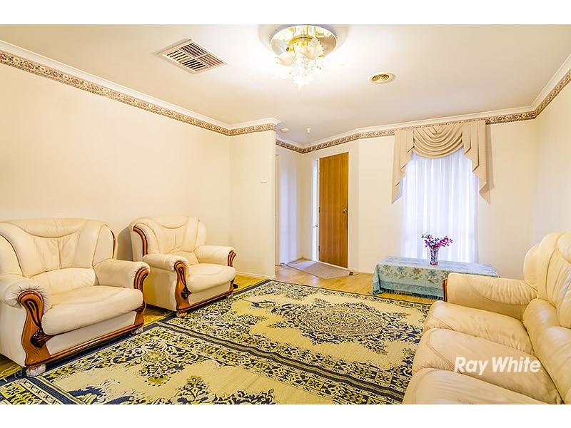 27 Cornwell Crescent, Cranbourne East VIC 3977