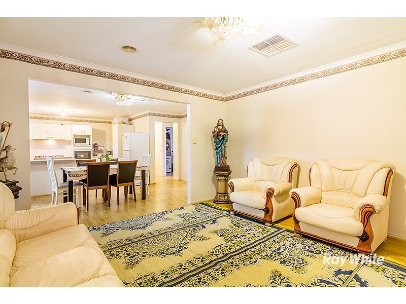 27 Cornwell Crescent, Cranbourne East VIC 3977