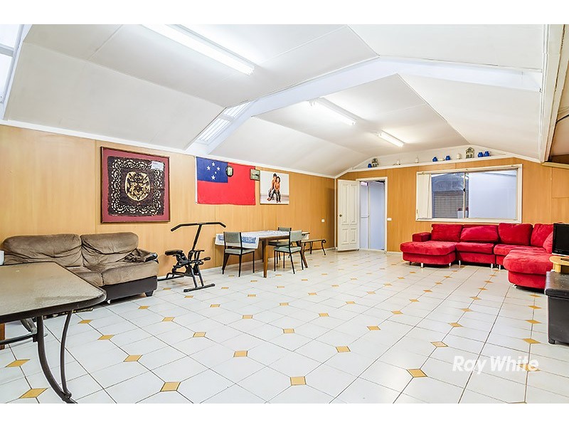 27 Cornwell Crescent, Cranbourne East VIC 3977