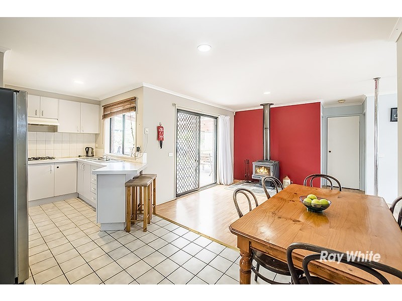 69 Courtenay Ave, Cranbourne North VIC 3977