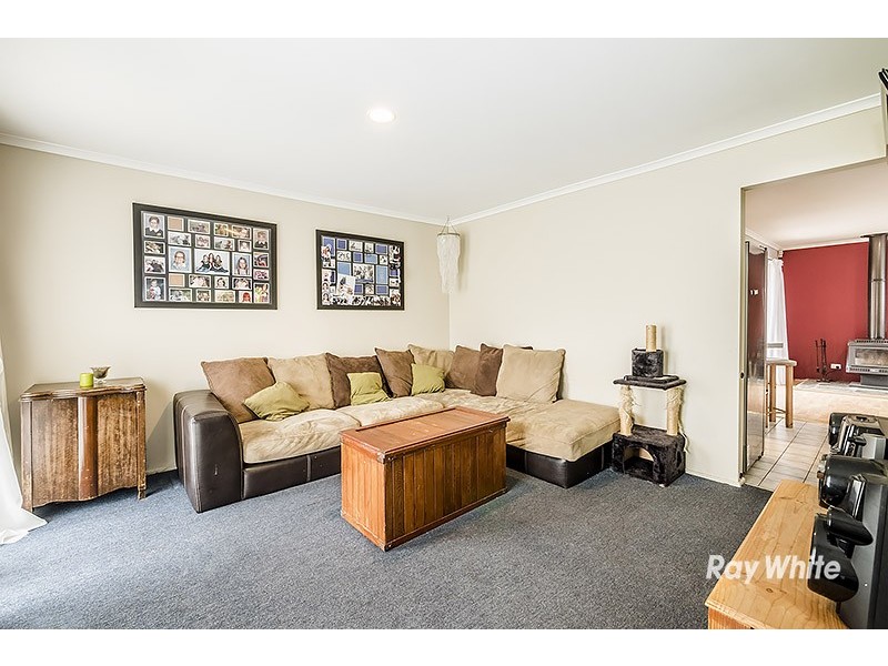 69 Courtenay Ave, Cranbourne North VIC 3977