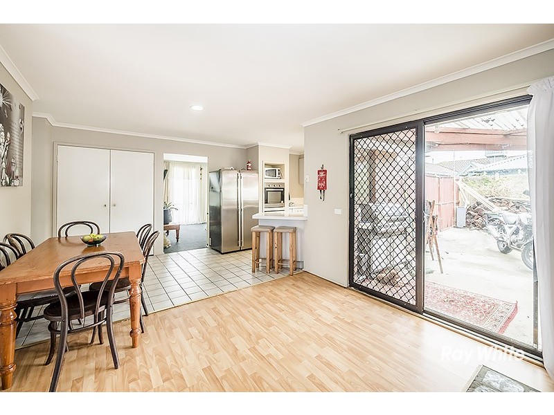 69 Courtenay Ave, Cranbourne North VIC 3977