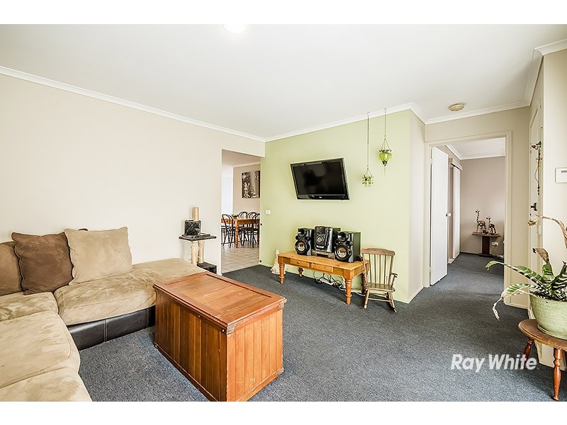 69 Courtenay Ave, Cranbourne North VIC 3977
