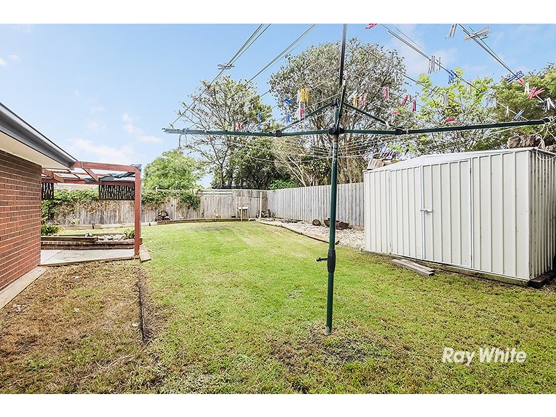 69 Courtenay Ave, Cranbourne North VIC 3977