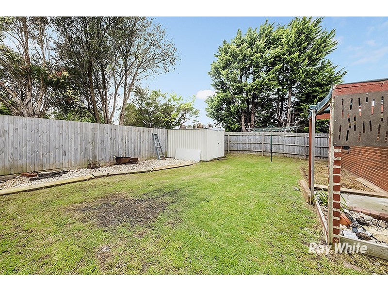 69 Courtenay Ave, Cranbourne North VIC 3977