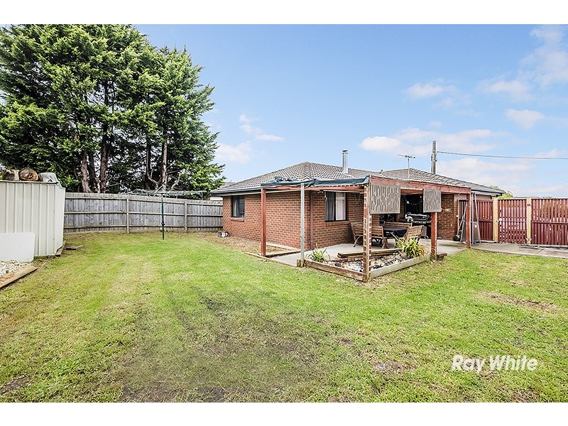 69 Courtenay Ave, Cranbourne North VIC 3977