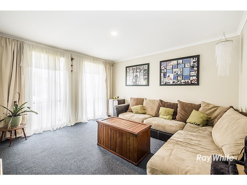 69 Courtenay Ave, Cranbourne North VIC 3977