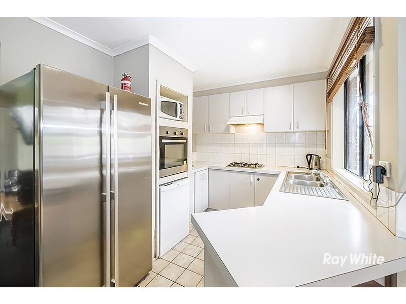 69 Courtenay Ave, Cranbourne North VIC 3977