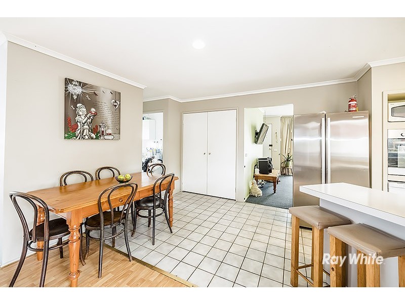 69 Courtenay Ave, Cranbourne North VIC 3977