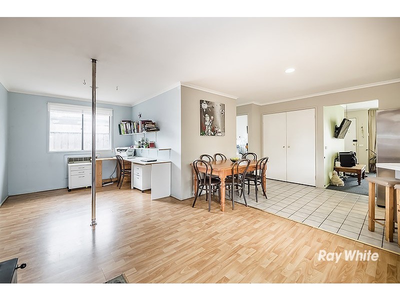 69 Courtenay Ave, Cranbourne North VIC 3977