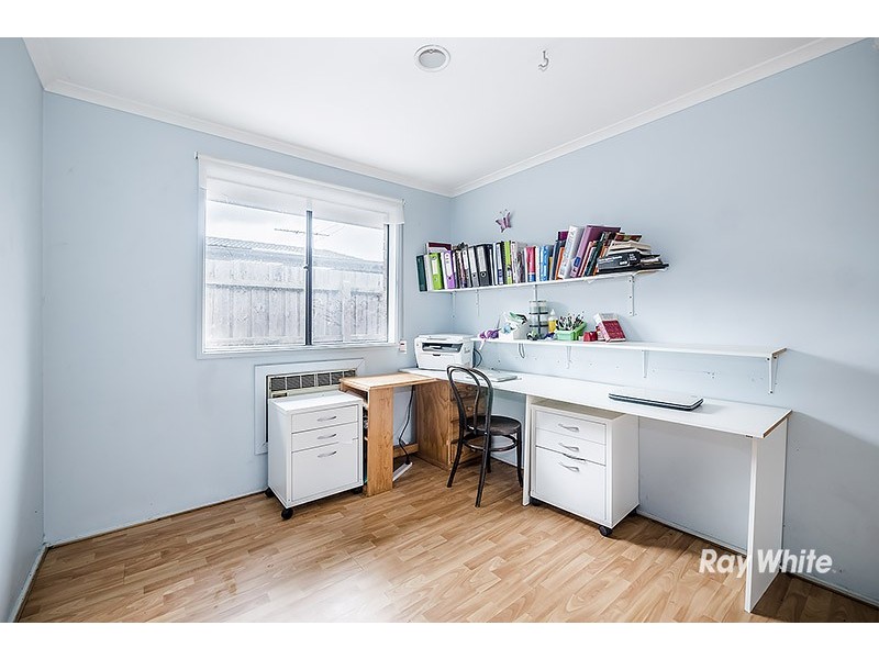 69 Courtenay Ave, Cranbourne North VIC 3977