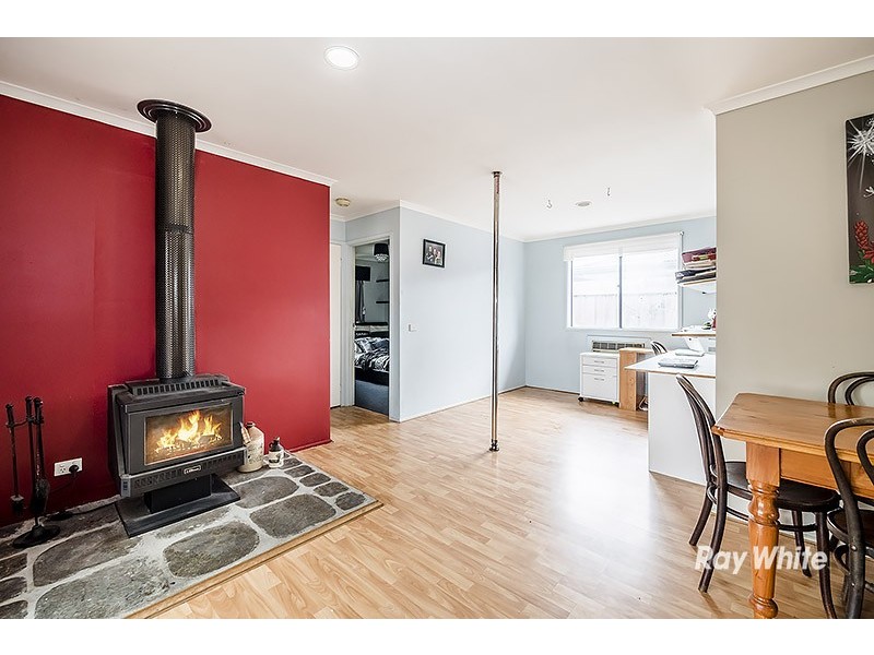 69 Courtenay Ave, Cranbourne North VIC 3977