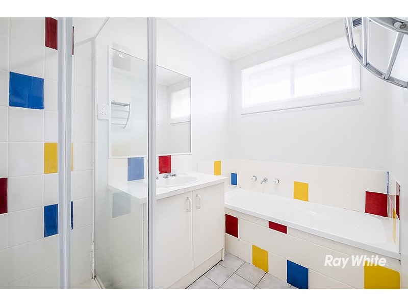 69 Courtenay Ave, Cranbourne North VIC 3977