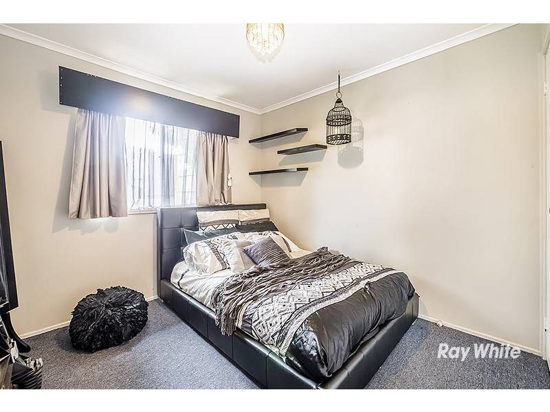 69 Courtenay Ave, Cranbourne North VIC 3977