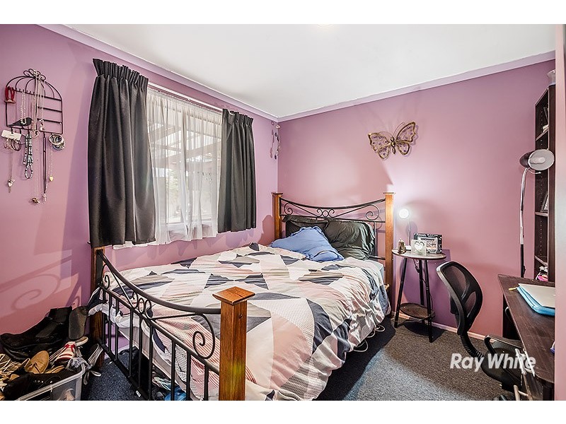 69 Courtenay Ave, Cranbourne North VIC 3977