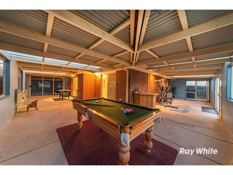 10 Tauna Place, Cranbourne West VIC 3977