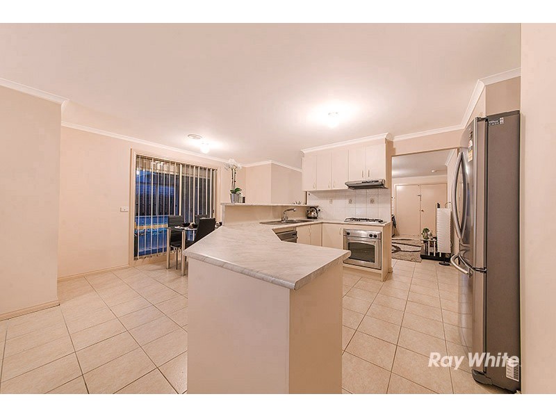 10 Tauna Place, Cranbourne West VIC 3977