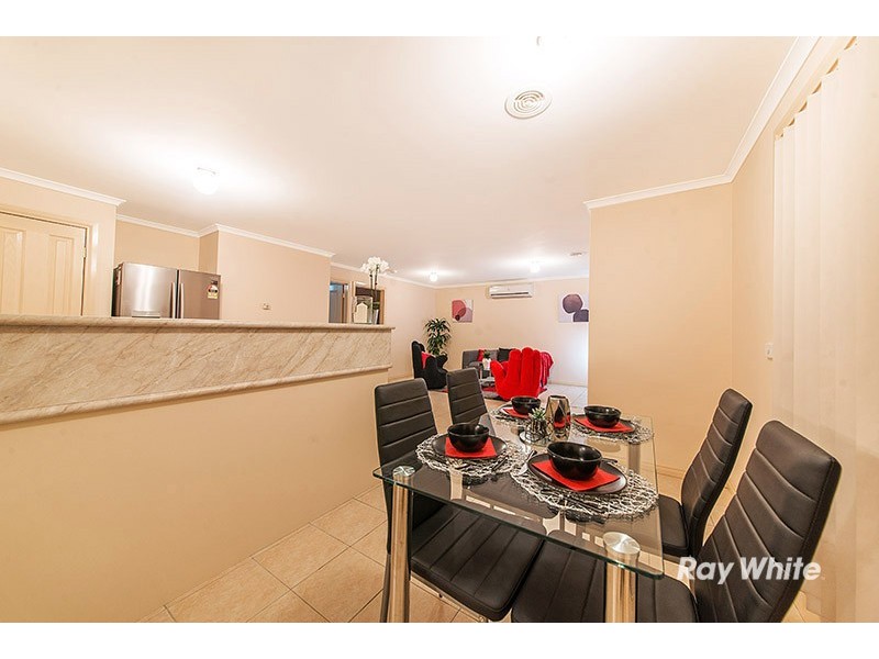 10 Tauna Place, Cranbourne West VIC 3977