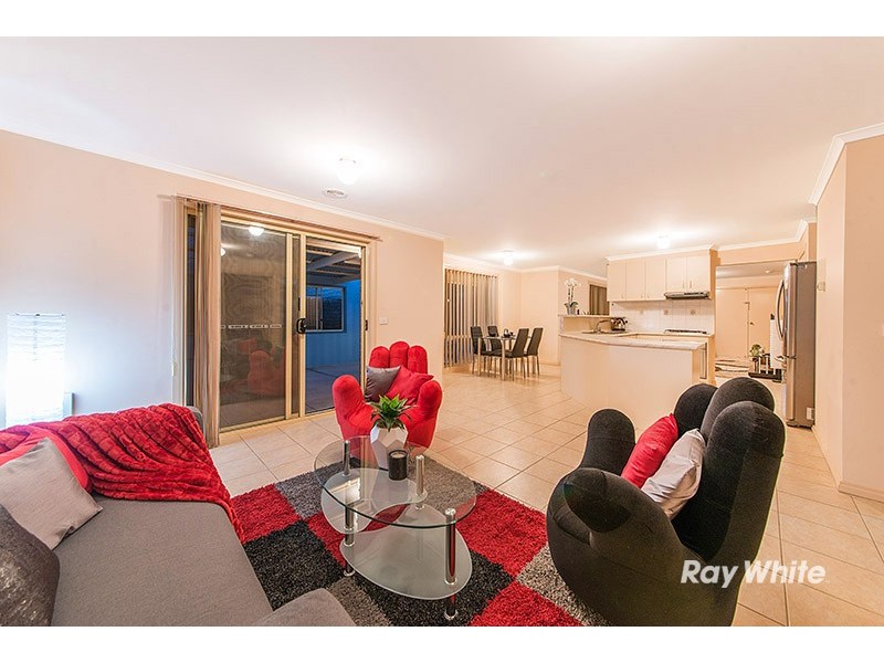 10 Tauna Place, Cranbourne West VIC 3977