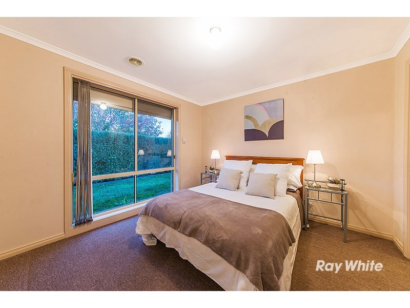 10 Tauna Place, Cranbourne West VIC 3977
