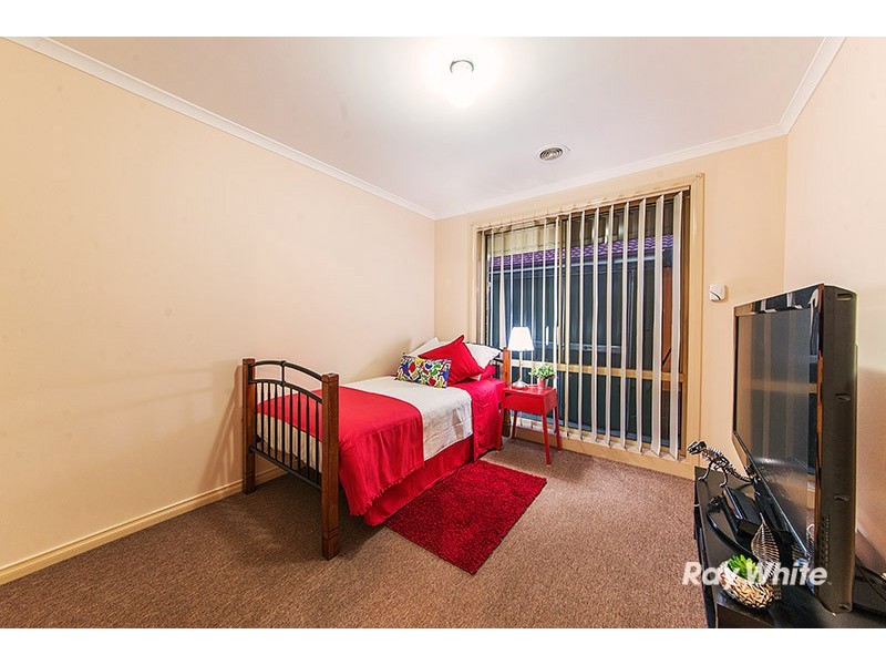 10 Tauna Place, Cranbourne West VIC 3977