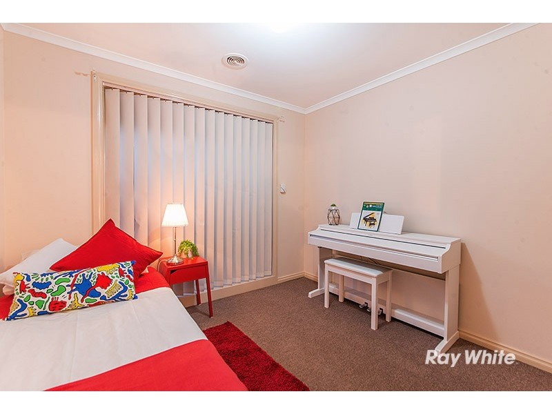 10 Tauna Place, Cranbourne West VIC 3977