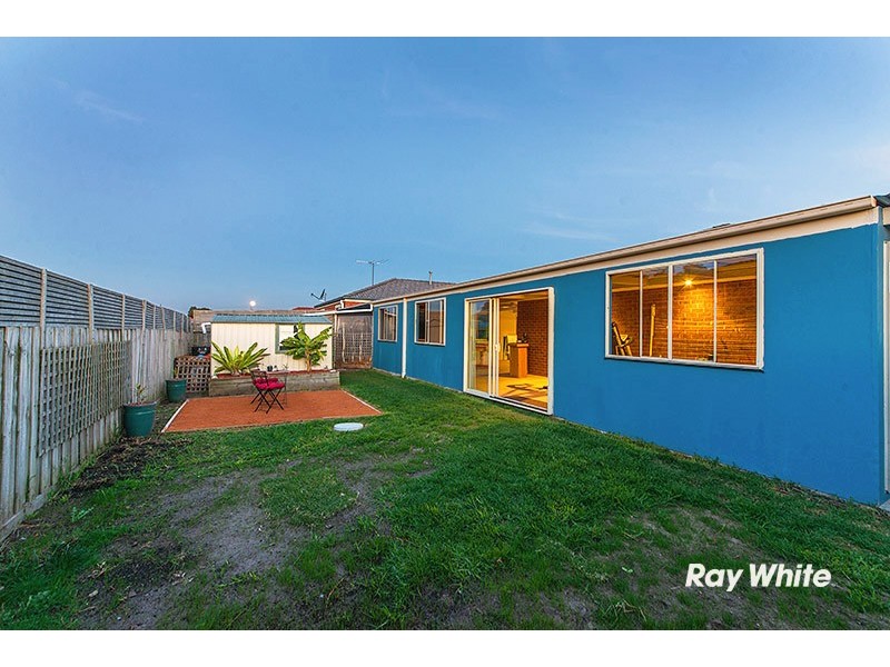 10 Tauna Place, Cranbourne West VIC 3977