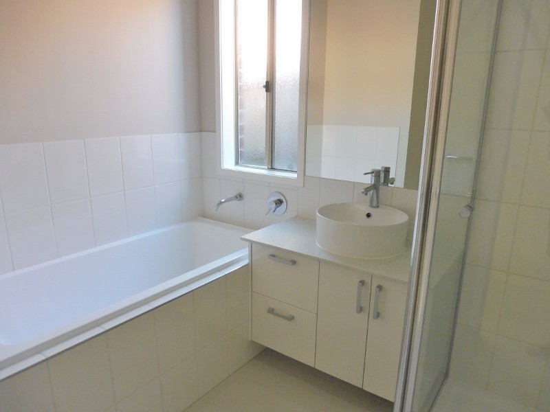 4A Emu Bush Drive, Cranbourne West VIC 3977