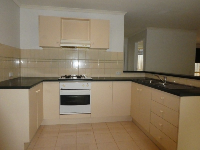 7 Scarborough Avenue, Cranbourne West VIC 3977