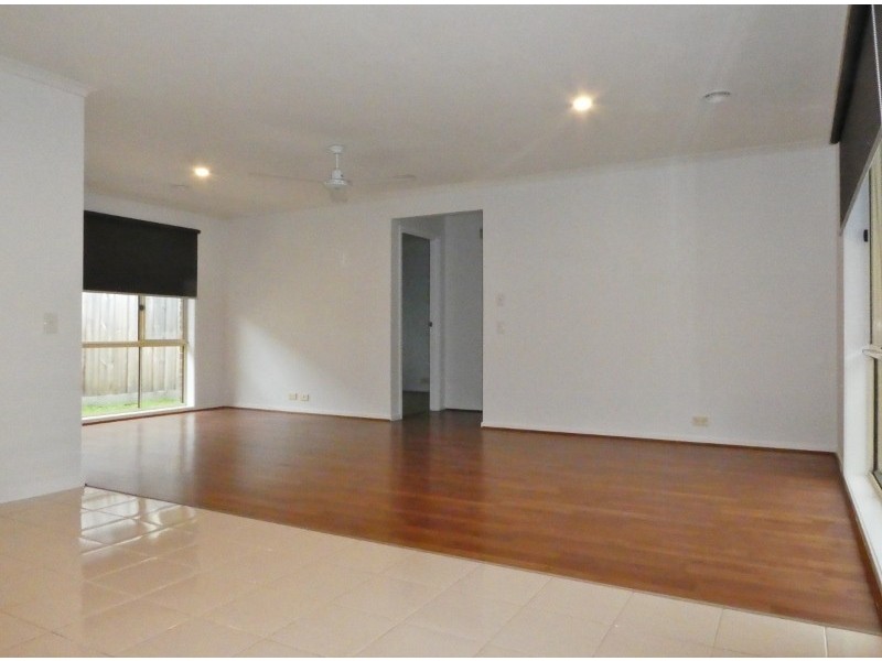 7 Scarborough Avenue, Cranbourne West VIC 3977