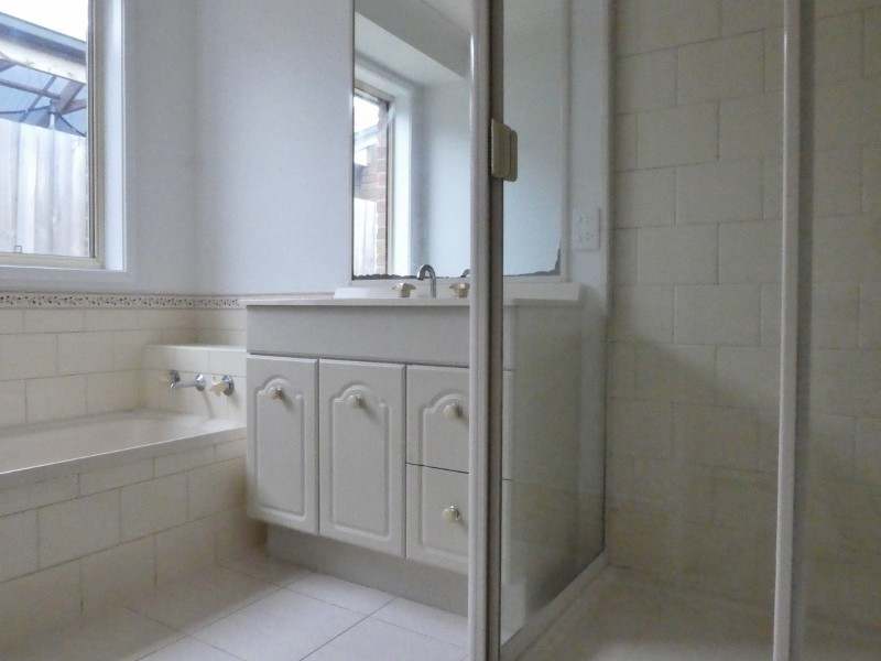 7 Scarborough Avenue, Cranbourne West VIC 3977