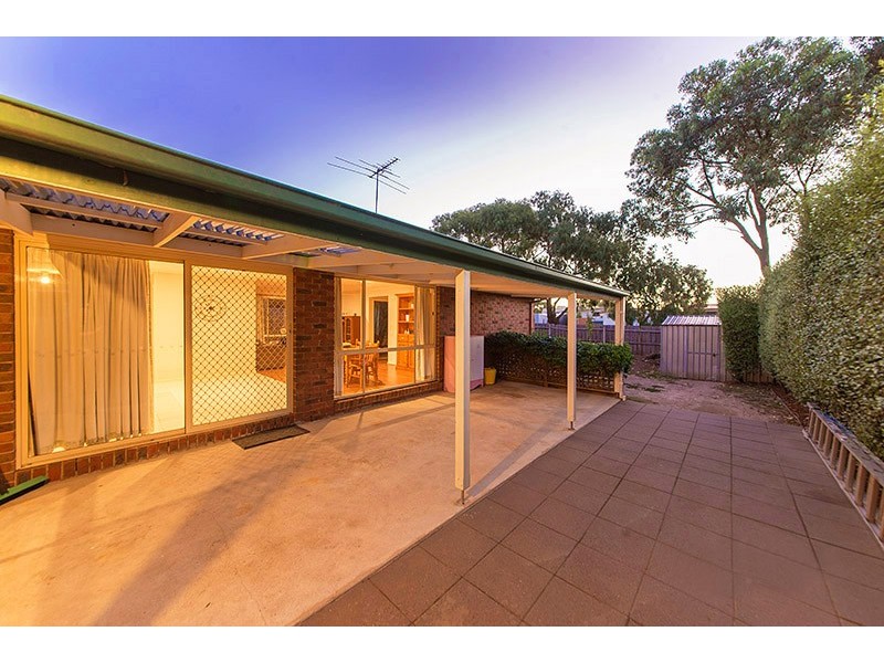 7 Scarborough Avenue, Cranbourne West VIC 3977