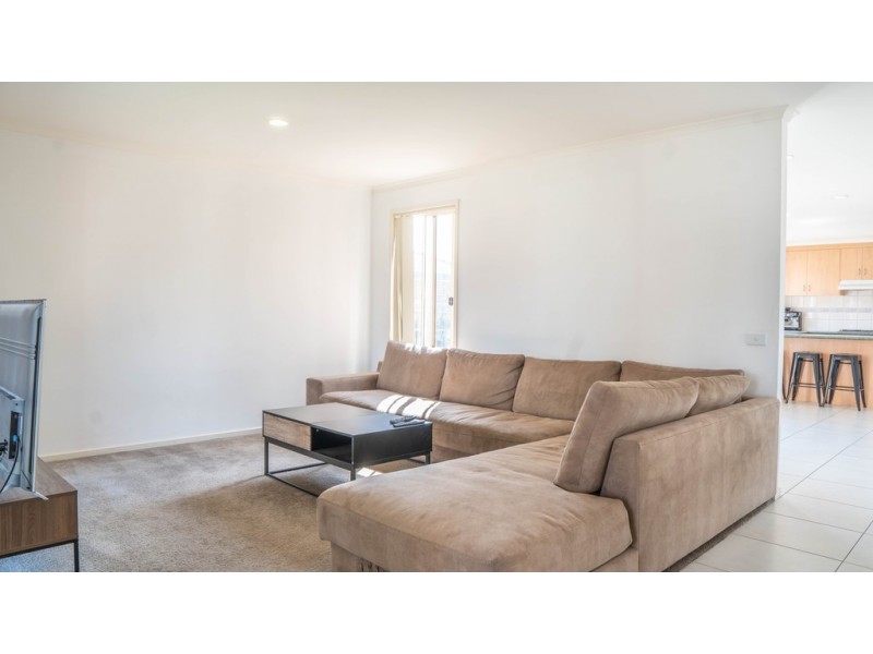 12 Jasa Crescent, Cranbourne West VIC 3977