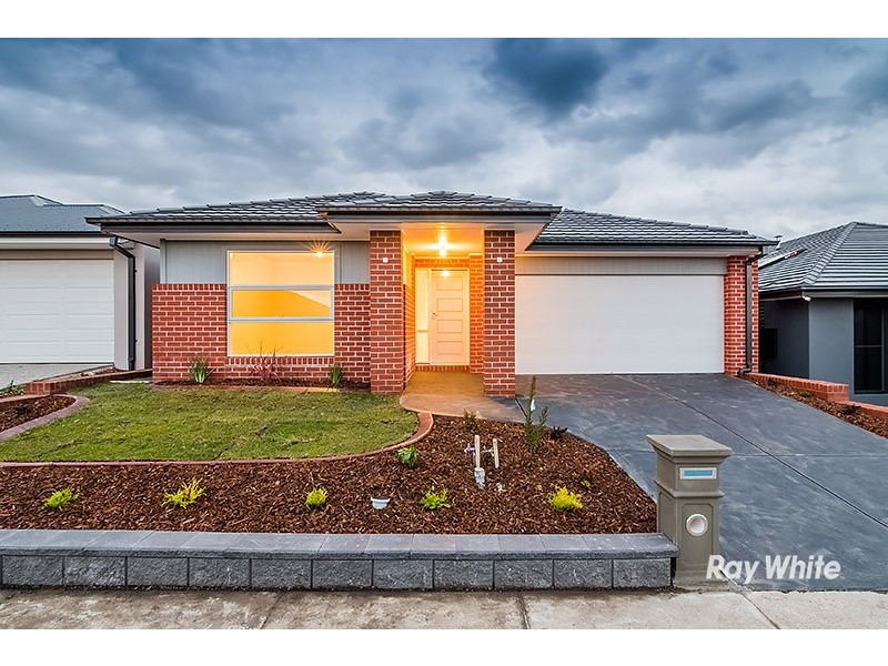 20 Almondbank Road, Cranbourne East VIC 3977